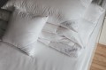 Poduszka puchowa prestige 50x60 satynowa trzykomorowa Luna Notte