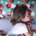 Kołderka sensoryczna dla dzieci 90x120 letnia Truskawki Gravity Blanket